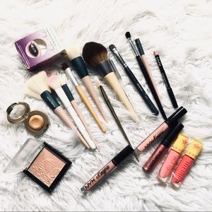 Lot of Makeup & Brushes  Used once